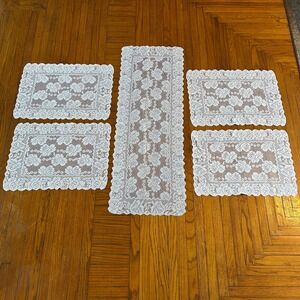 Vintage White Floral Lace Table Runner and 4 Placemats Set Scalloped Edge Rose